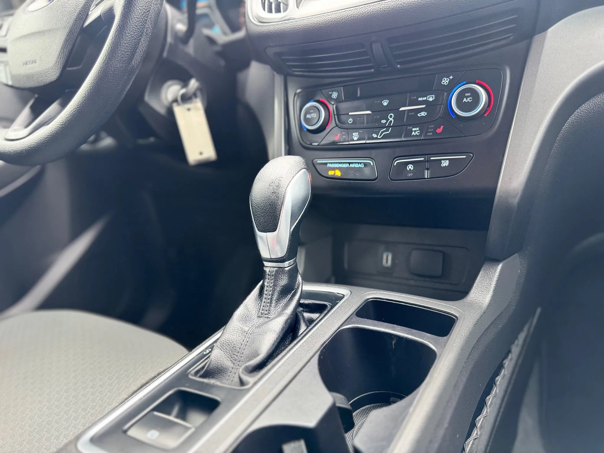 Used 2018 Ford Escape SE w/ SE Sync 3 Package image 24