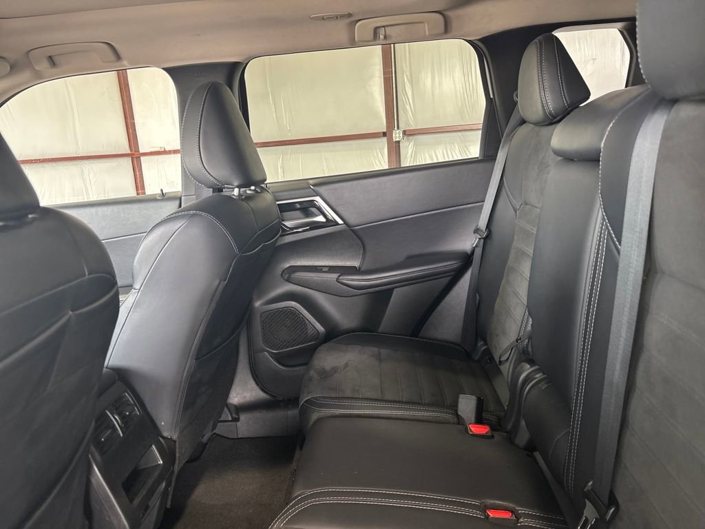 Used 2024 Mitsubishi Outlander SE Black Edition image 14