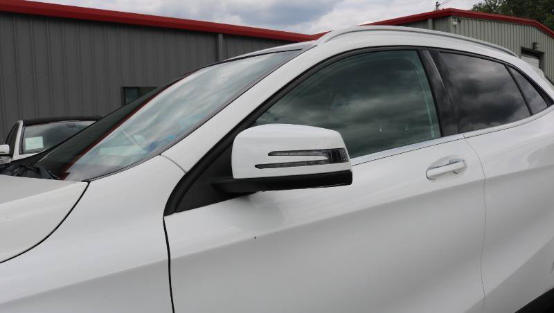 Used 2020 Mercedes-Benz GLA 250 4MATIC w/ Premium Package image 4
