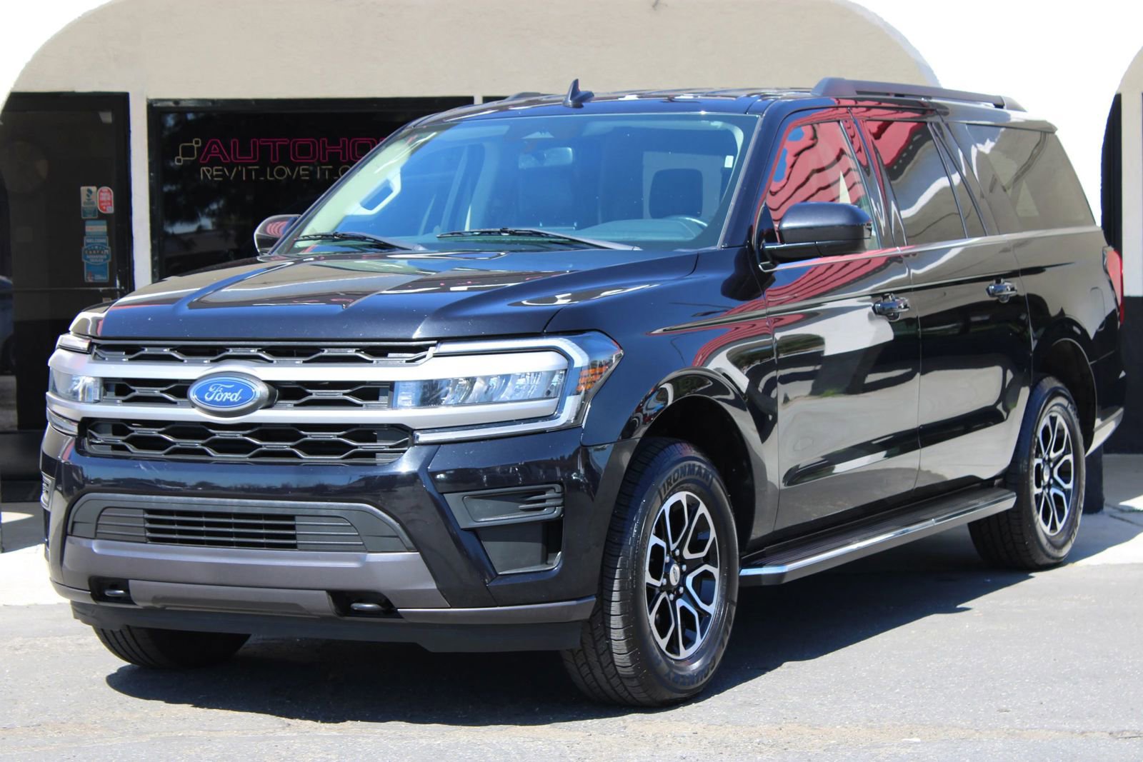 Used 2023 Ford Expedition Max XLT image 1