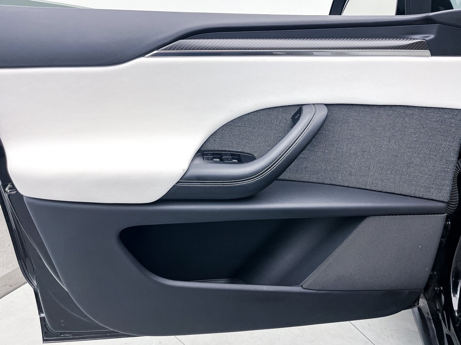 Used 2022 Tesla Model X Plaid image 17