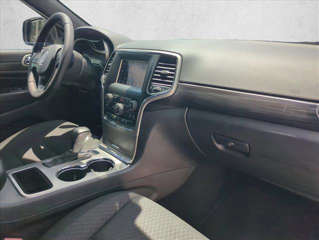 Used 2019 Jeep Grand Cherokee Laredo RWD image 25