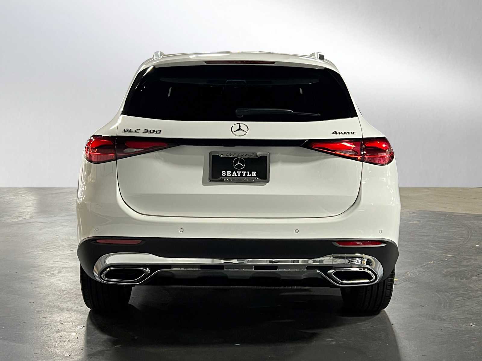 Used 2025 Mercedes-Benz GLC 300 4MATIC image 4