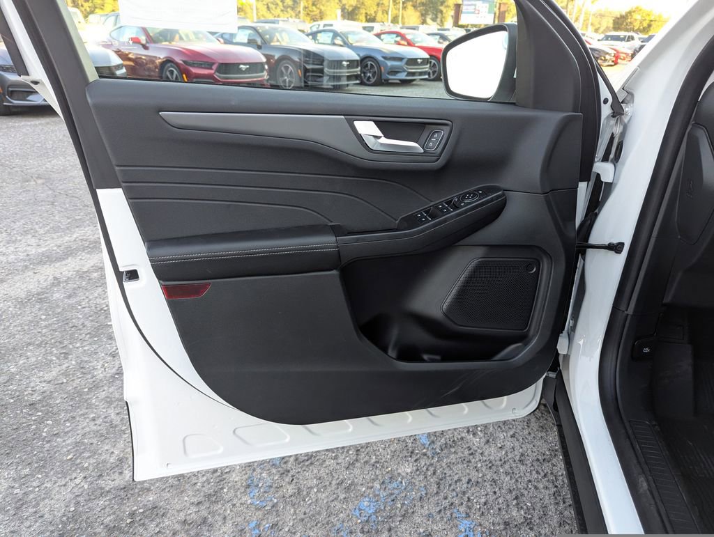 New 2026 Ford Escape SE w/ Class II Trailer Tow Package FWD image 18