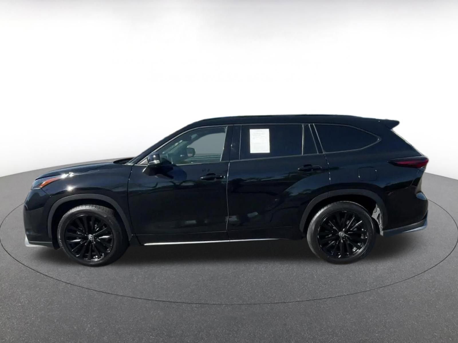 Used 2024 Toyota Highlander XSE image 9