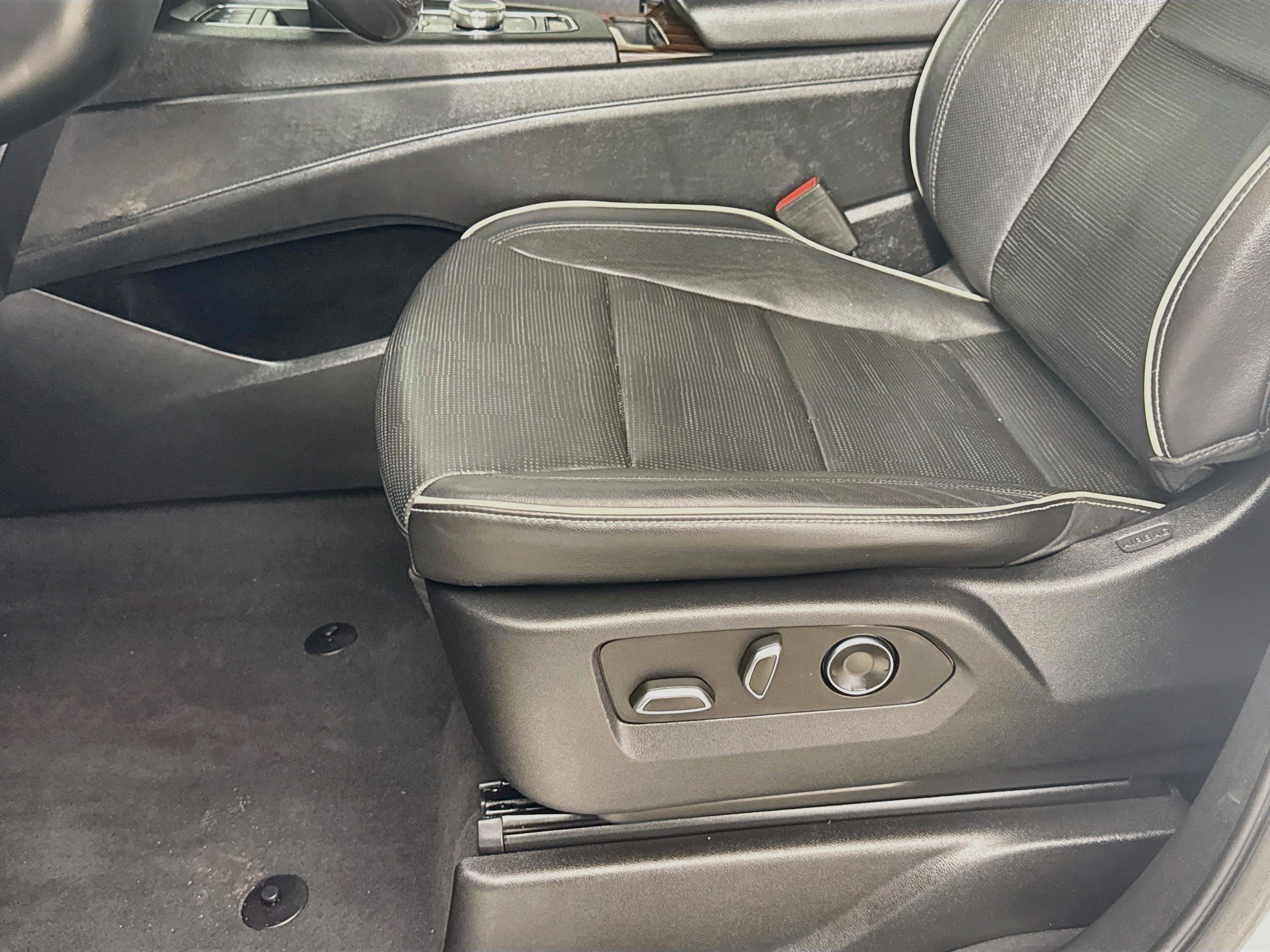 Used 2021 Cadillac Escalade Premium Luxury w/ Driver Assist Tech Package RWD image 22