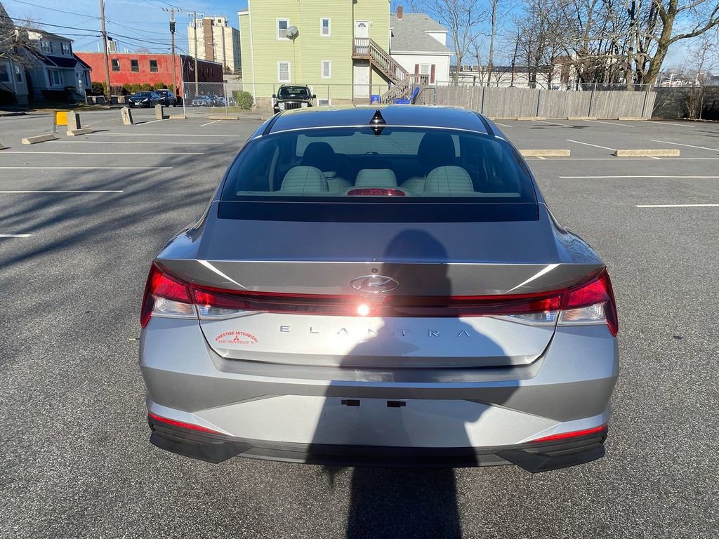 Used 2021 Hyundai Elantra SE image 6