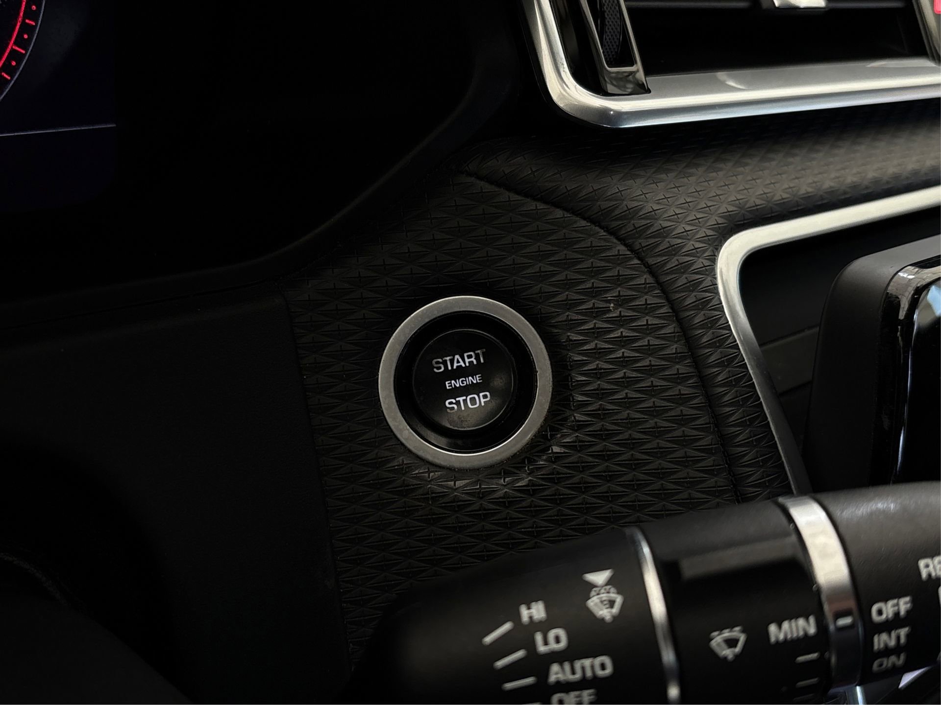 Used 2020 Land Rover Range Rover Velar R-Dynamic S image 27