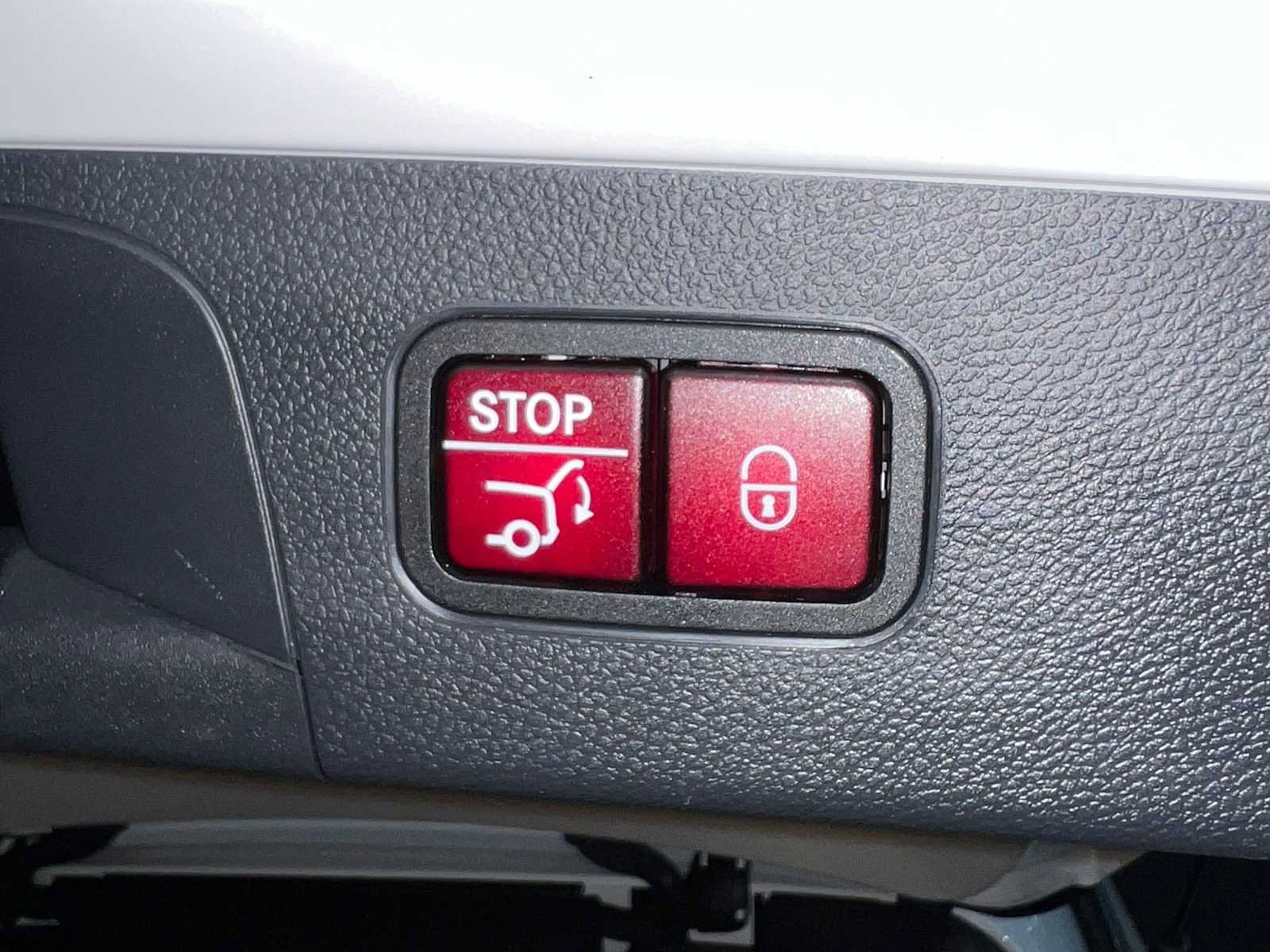 Used 2022 Mercedes-Benz GLC 300 4MATIC image 17