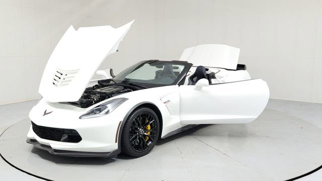 Used 2015 Chevrolet Corvette Z06 w/ 3LZ Preferred Equipment Group image 9