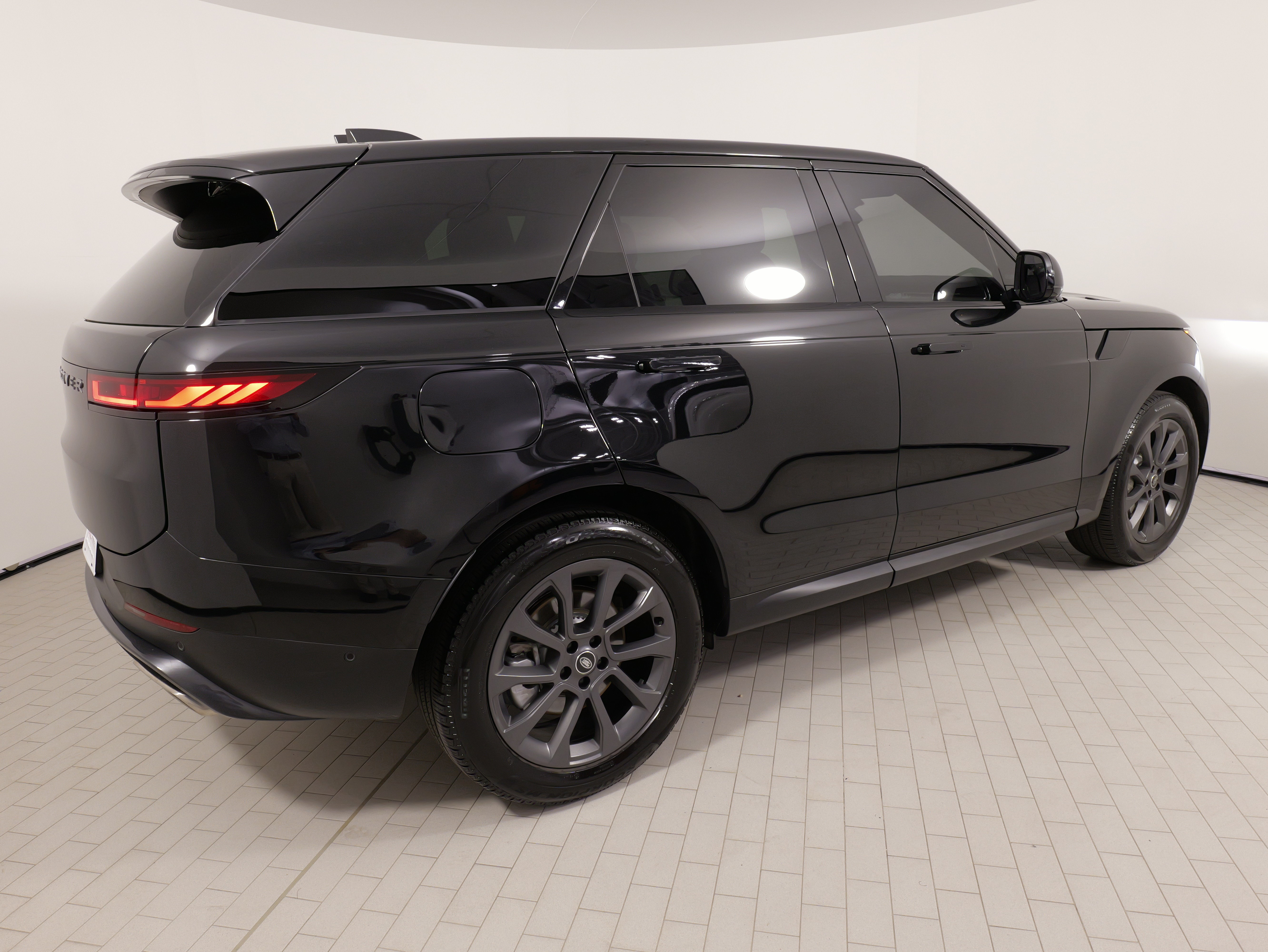 Used 2025 Land Rover Range Rover Sport AWD/4WD image 11