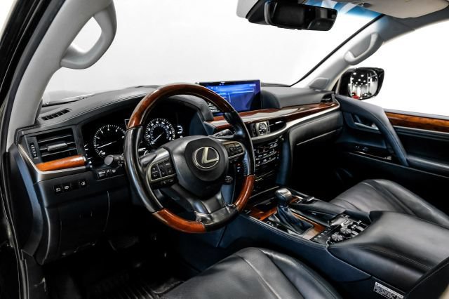 Used 2021 Lexus LX 570 4WD w/ Luxury Package image 4