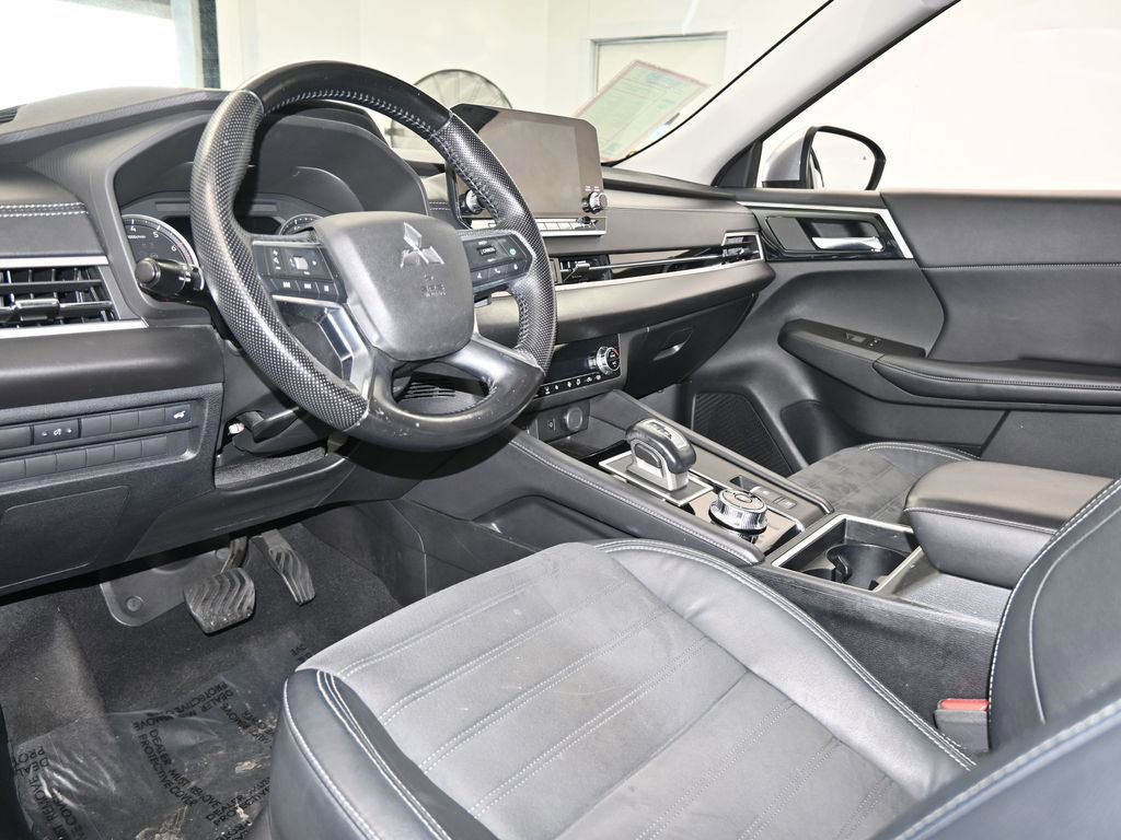 Used 2022 Mitsubishi Outlander SE image 12