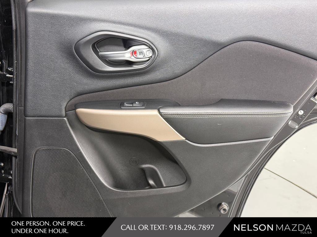 Used 2017 Jeep Cherokee Sport FWD image 36