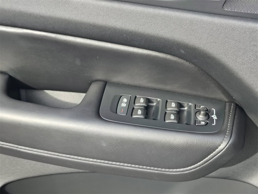 Used 2025 Volvo XC60 B5 Plus image 10