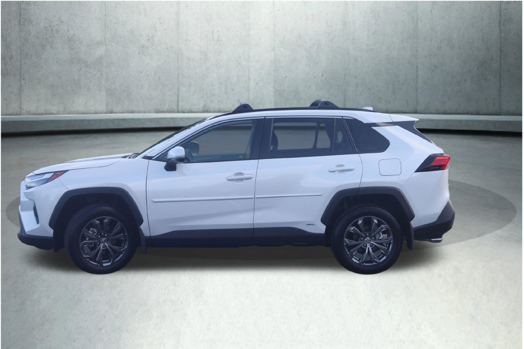 Used 2025 Toyota RAV4 XLE Premium w/ Weather Package AWD/4WD image 27
