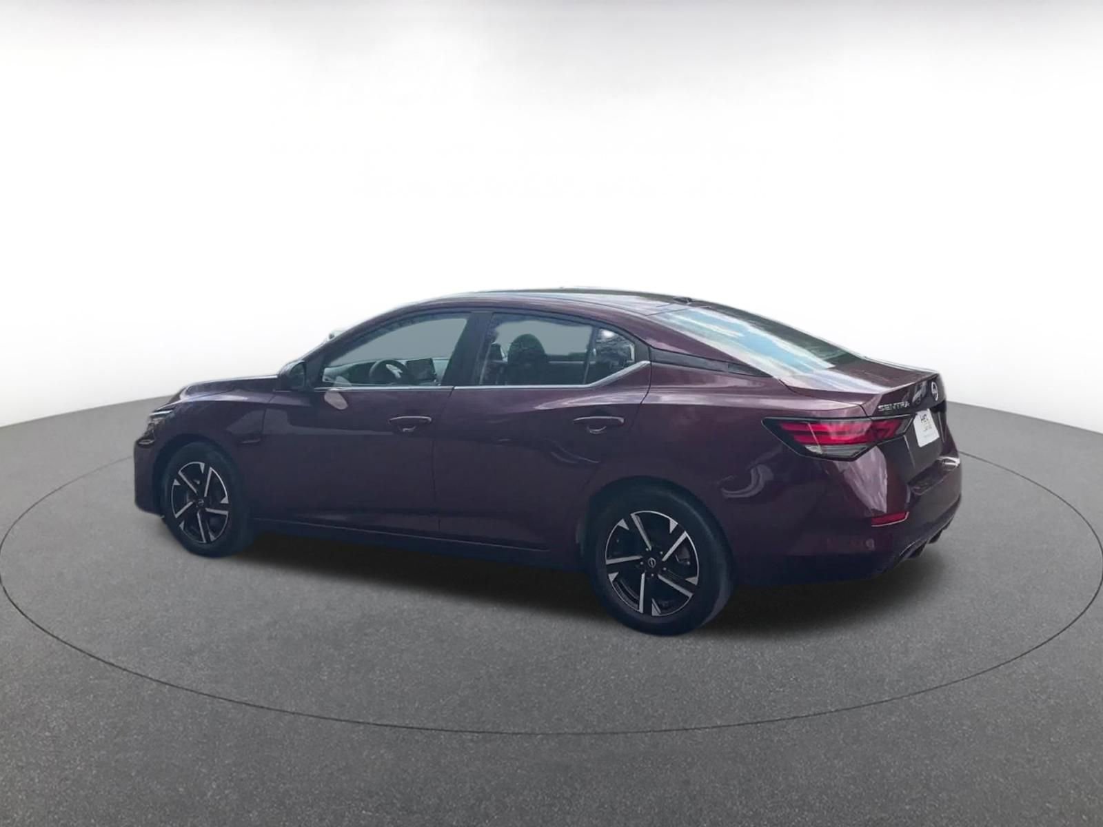 Used 2024 Nissan Sentra SV FWD image 10