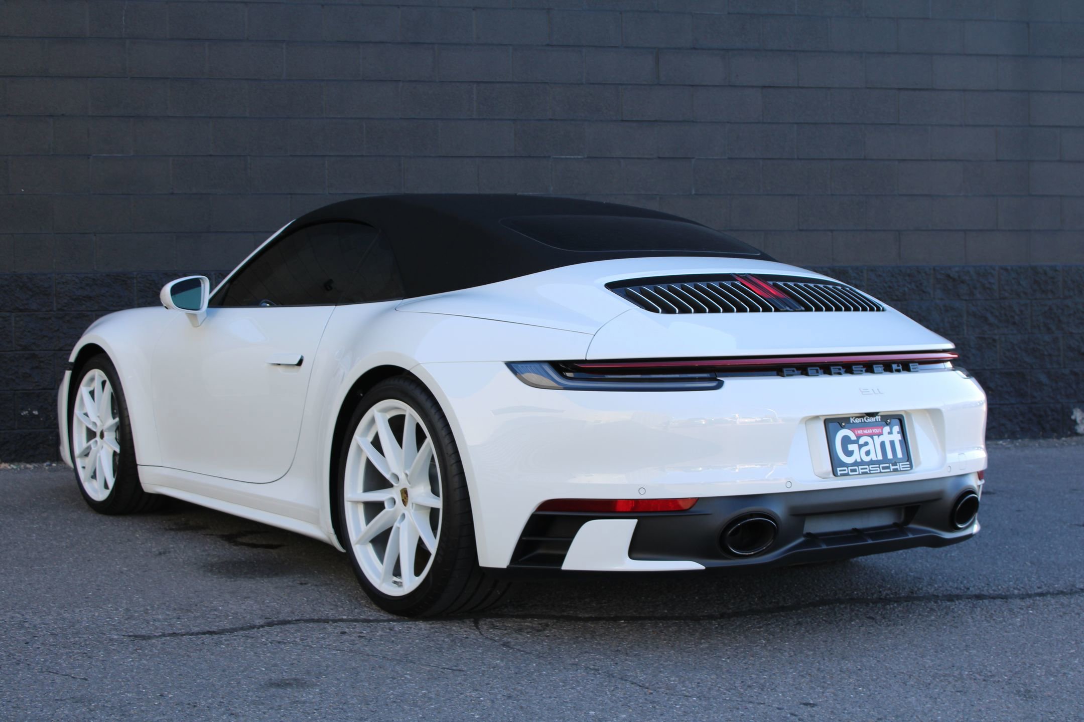 Used 2024 Porsche 911 Carrera image 3