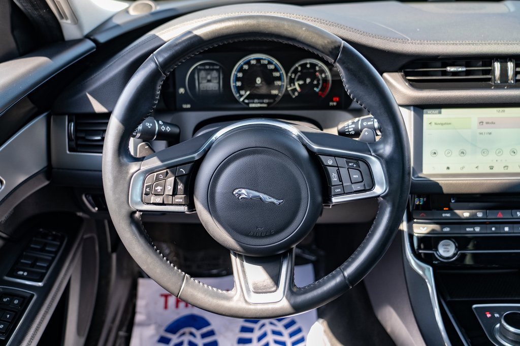 Used 2018 Jaguar XF Prestige image 15
