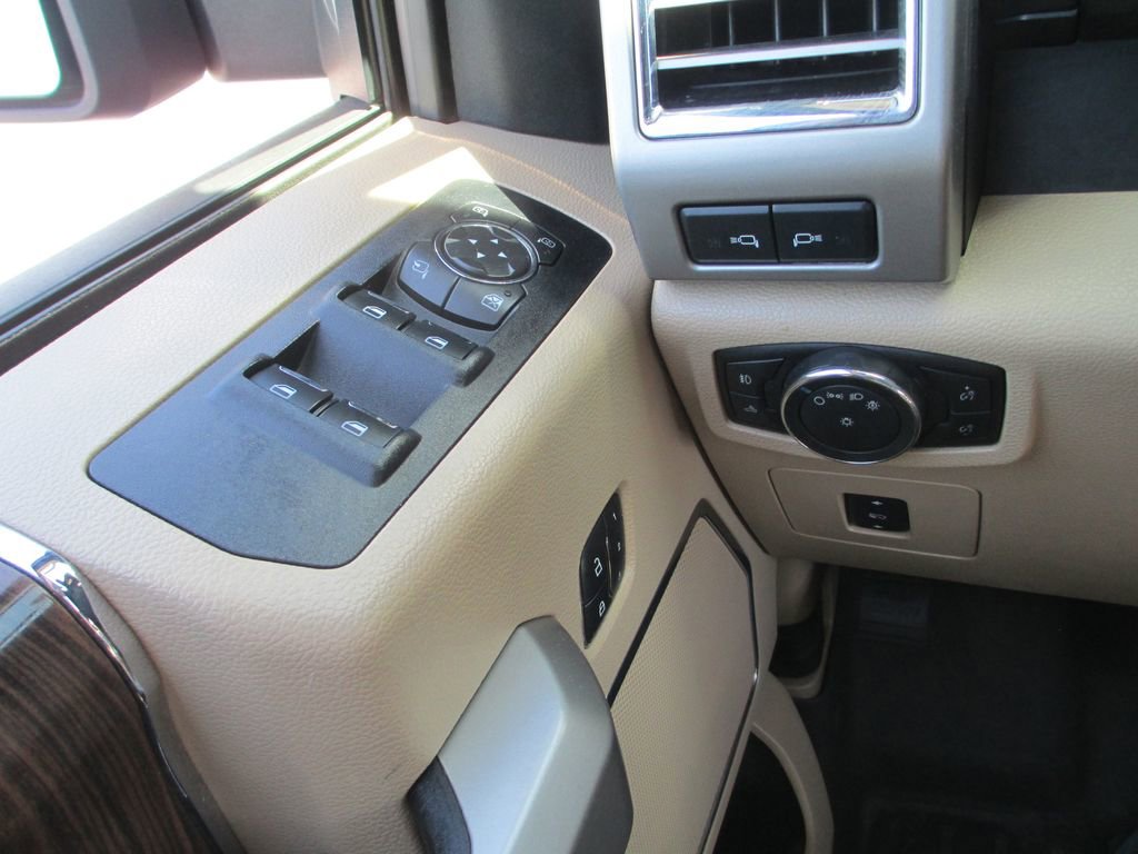 Used 2015 Ford F150 Lariat w/ Equipment Group 502A Luxury AWD/4WD image 32