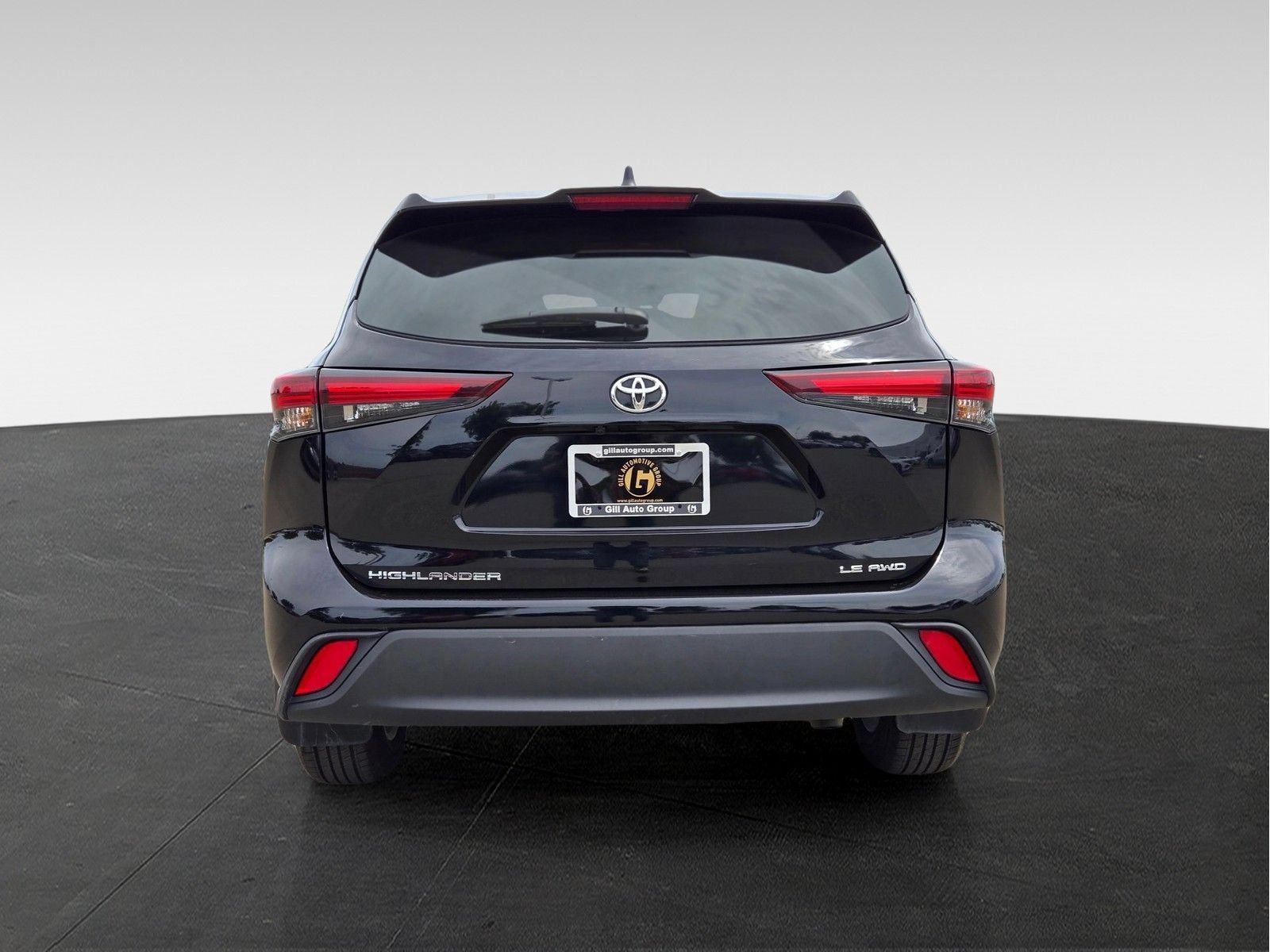 Used 2024 Toyota Highlander LE AWD/4WD image 6