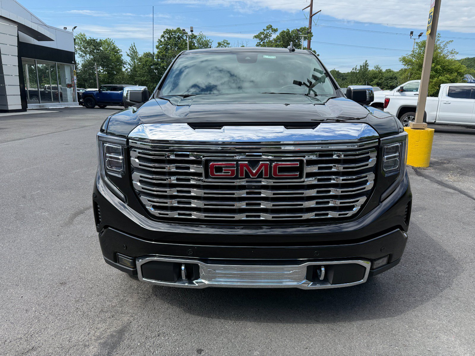 Used 2023 GMC Sierra 1500 Denali AWD/4WD image 8