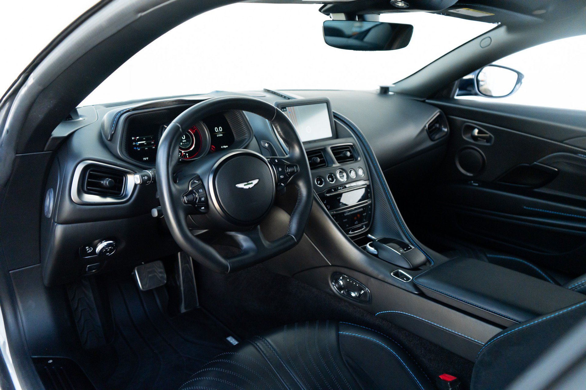 Used 2019 Aston Martin DB11 AMR RWD image 5