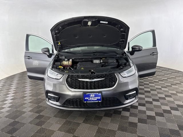 Used 2021 Chrysler Pacifica Touring-L FWD image 12