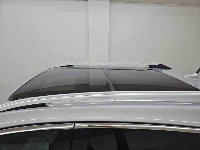 Used 2012 Cadillac SRX Performance image 2