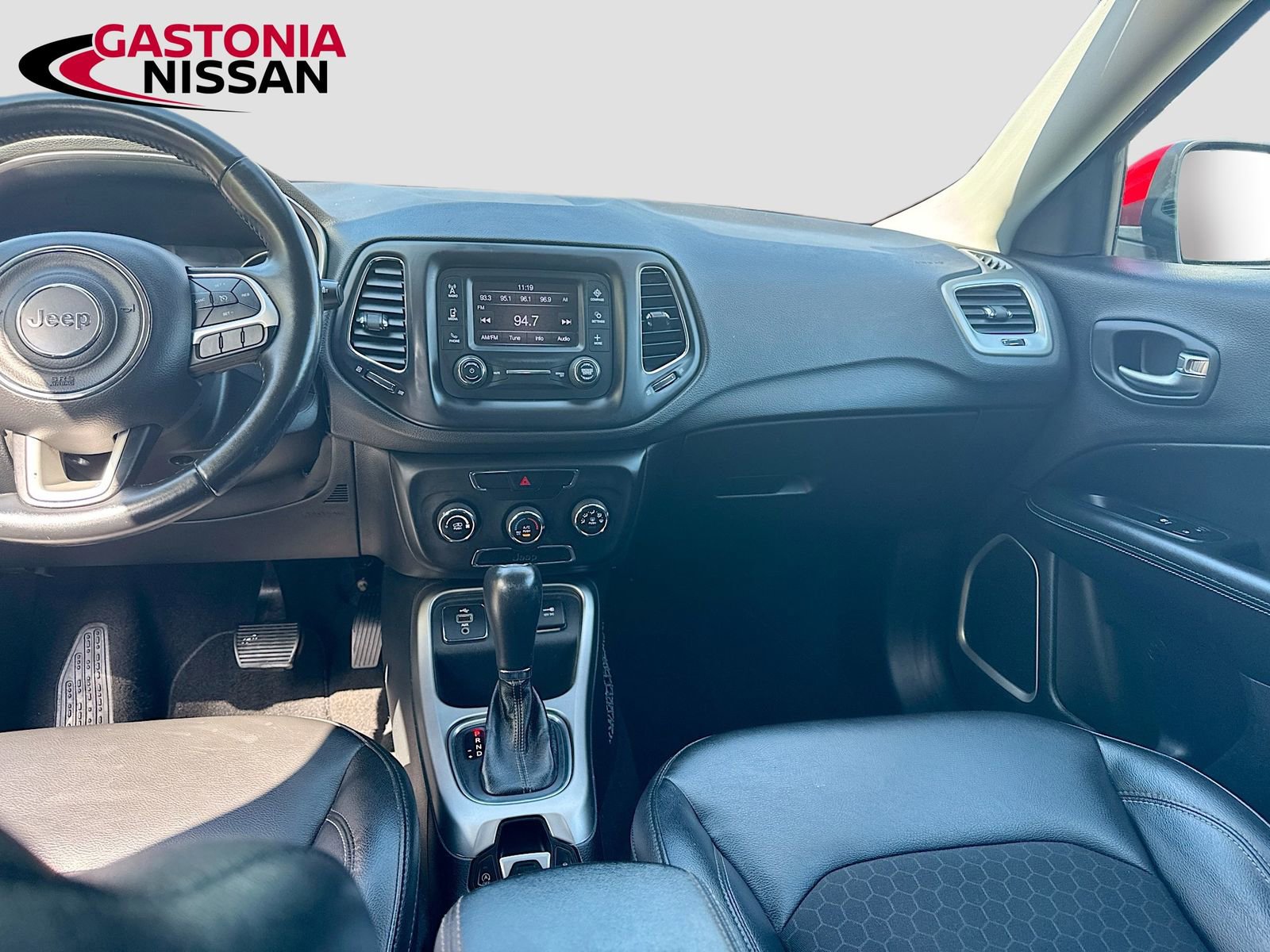 Used 2018 Jeep Compass Latitude image 29