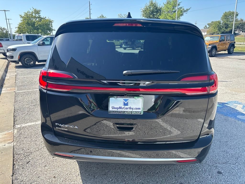 New 2027 Chrysler Pacifica Select FWD image 11