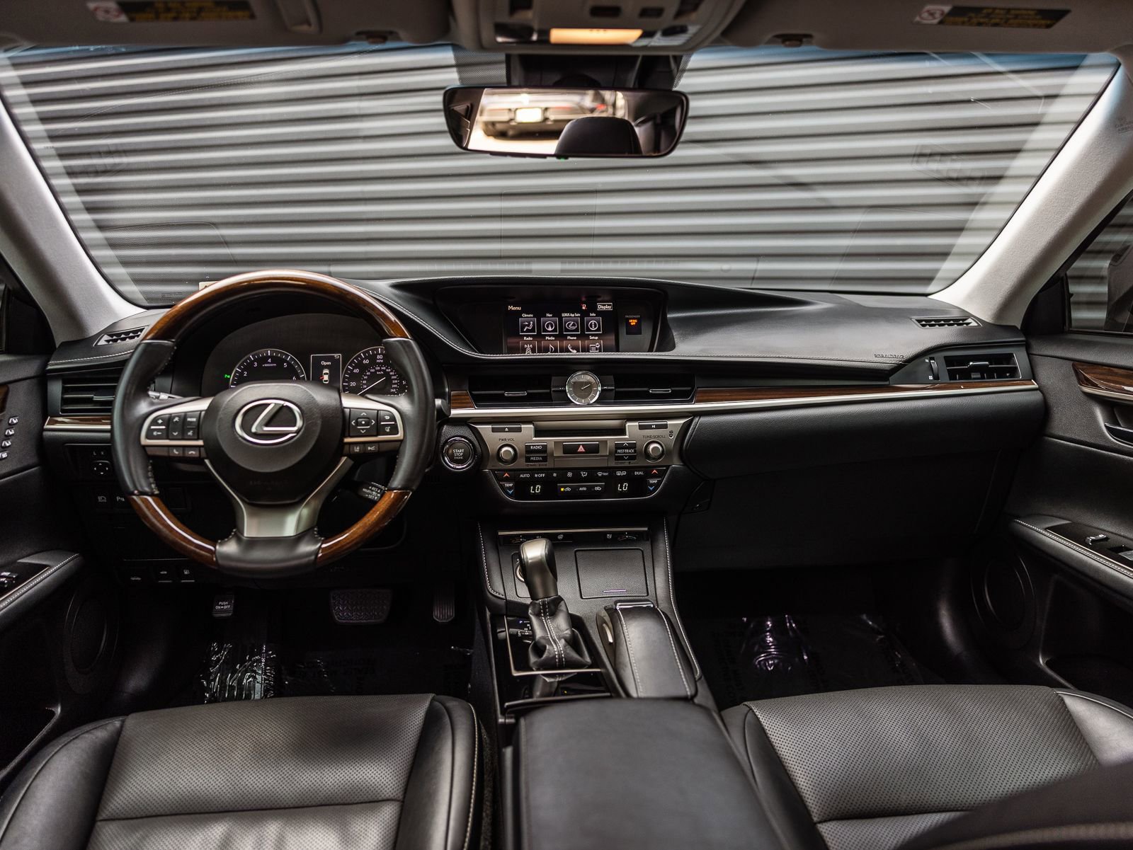 Used 2016 Lexus ES 350 w/ Navigation System Package image 12