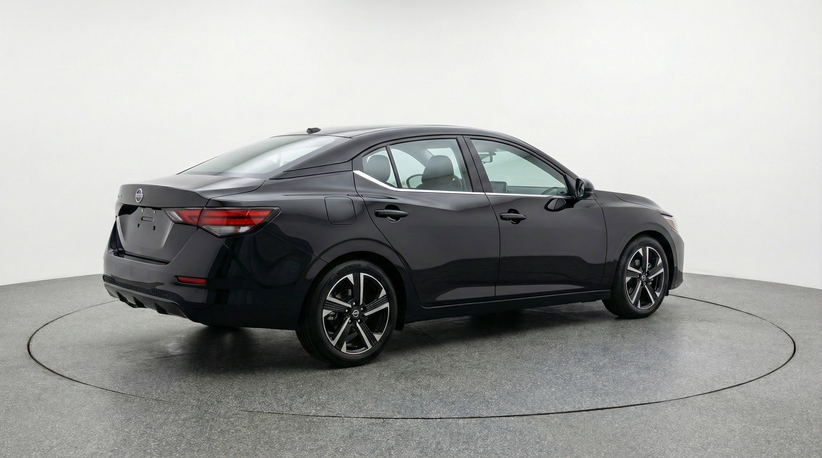 Used 2025 Nissan Sentra SV FWD image 9