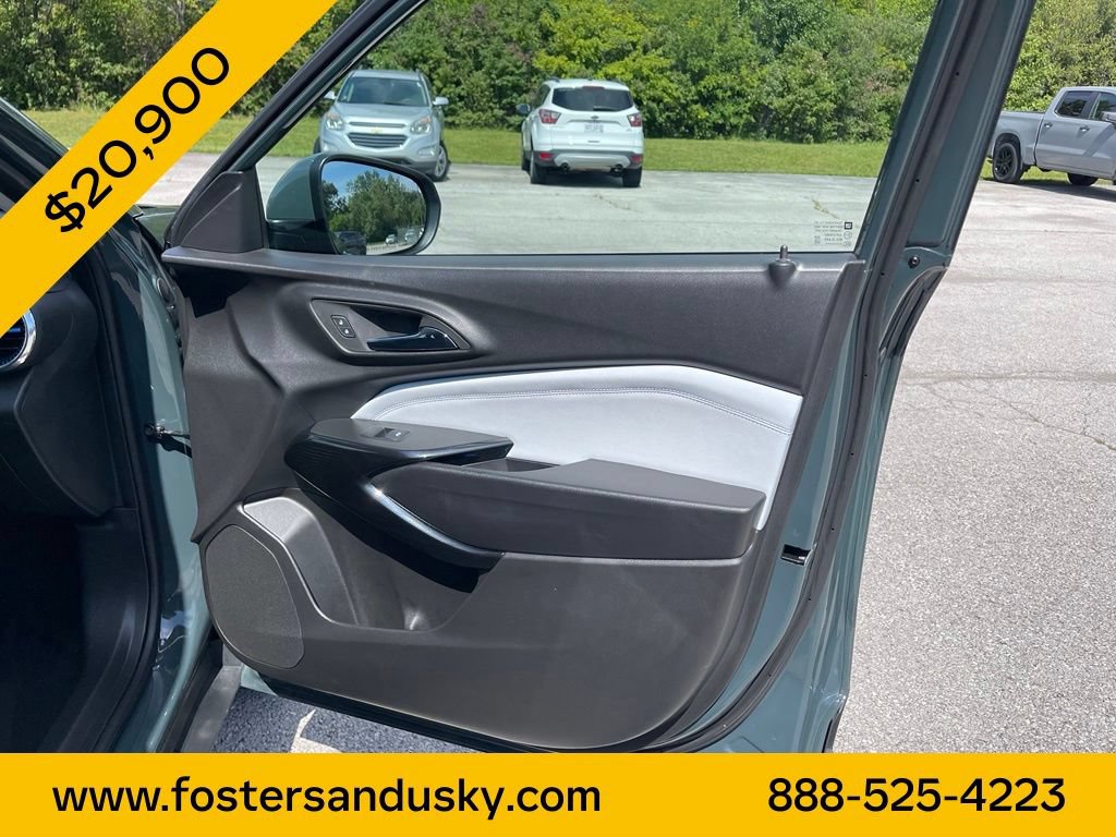 Used 2025 Chevrolet Trax LT w/ Driver Confidence Package FWD image 20