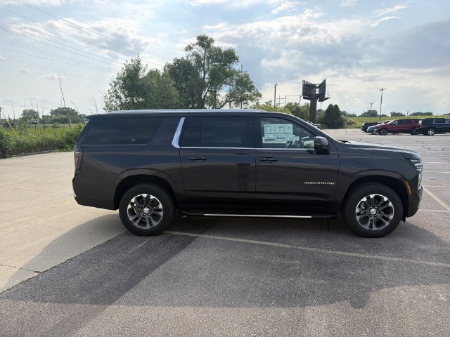 New 2026 Chevrolet Suburban LT w/ Advanced Technology Package AWD/4WD image 4
