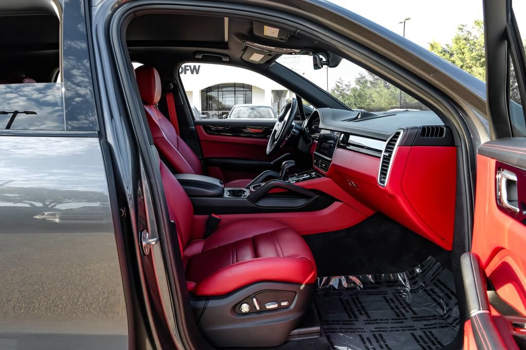 Used 2021 Porsche Cayenne S AWD/4WD image 39