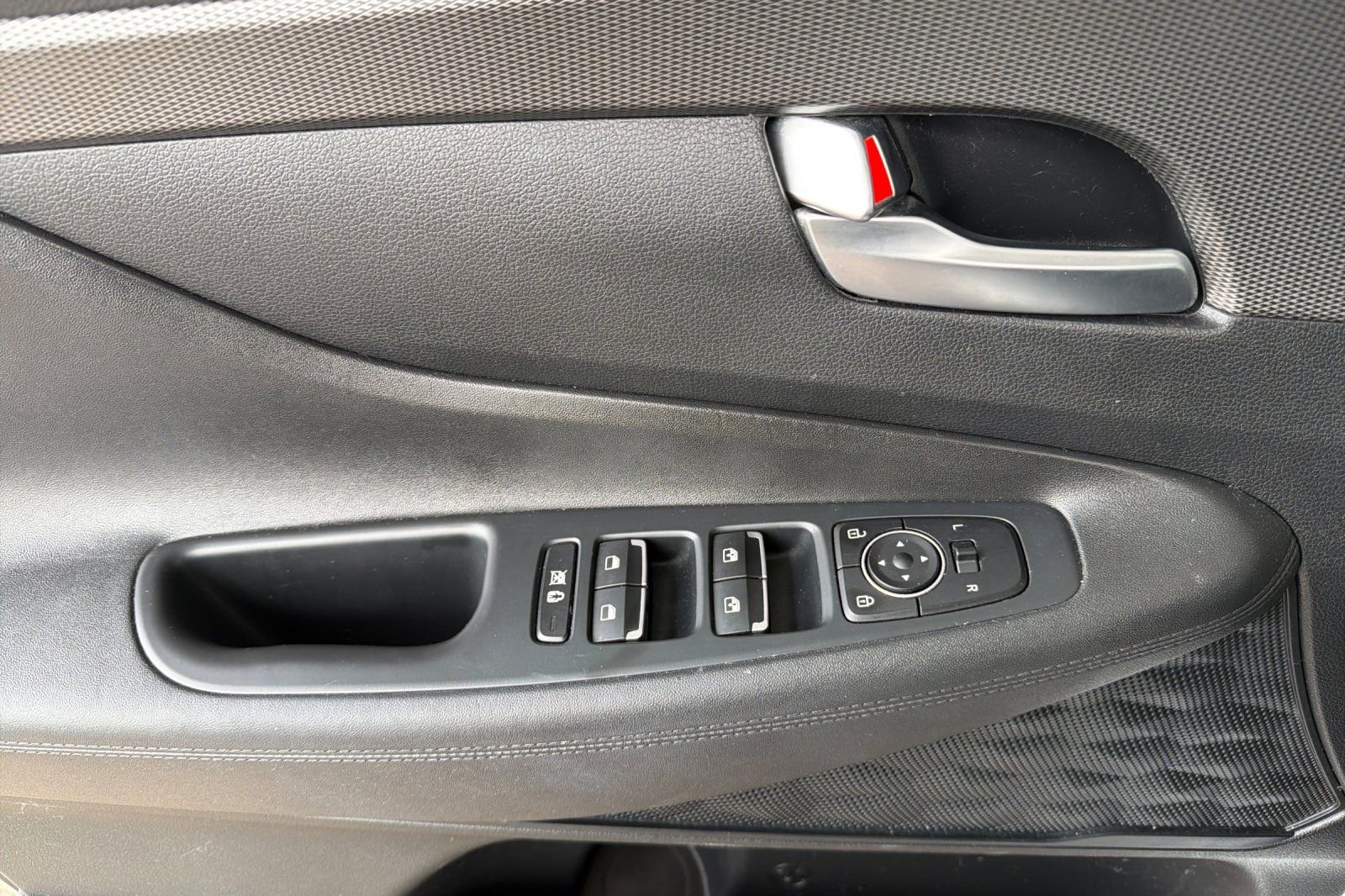 Used 2020 Hyundai Santa Fe SEL FWD image 10