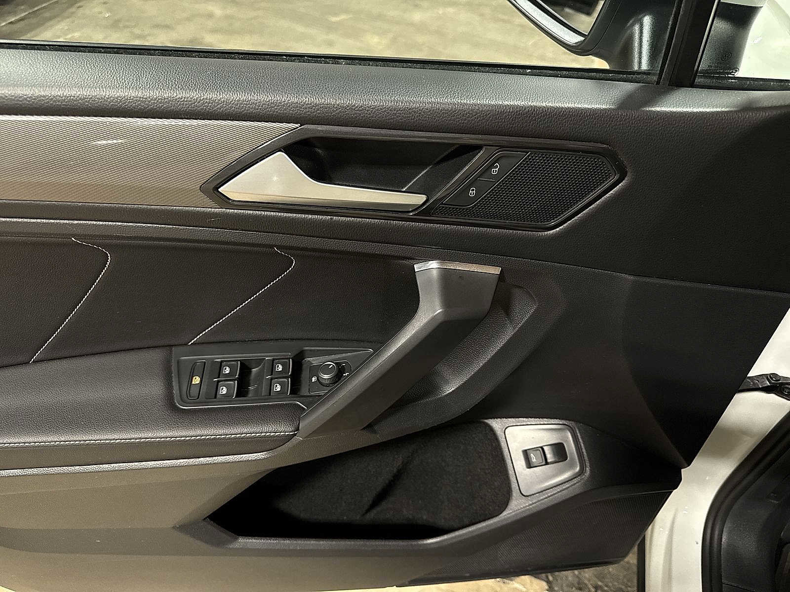 Used 2022 Volkswagen Tiguan SE image 22