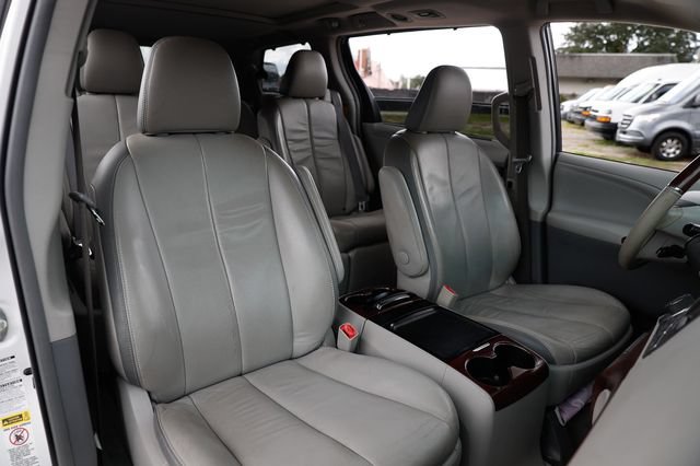 Used 2014 Toyota Sienna Limited w/ Limited Premium Package AWD/4WD image 20
