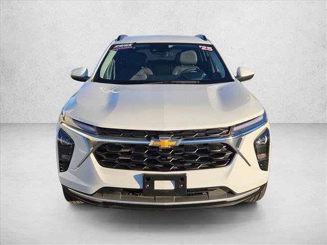 Used 2025 Chevrolet Trax LT image 2