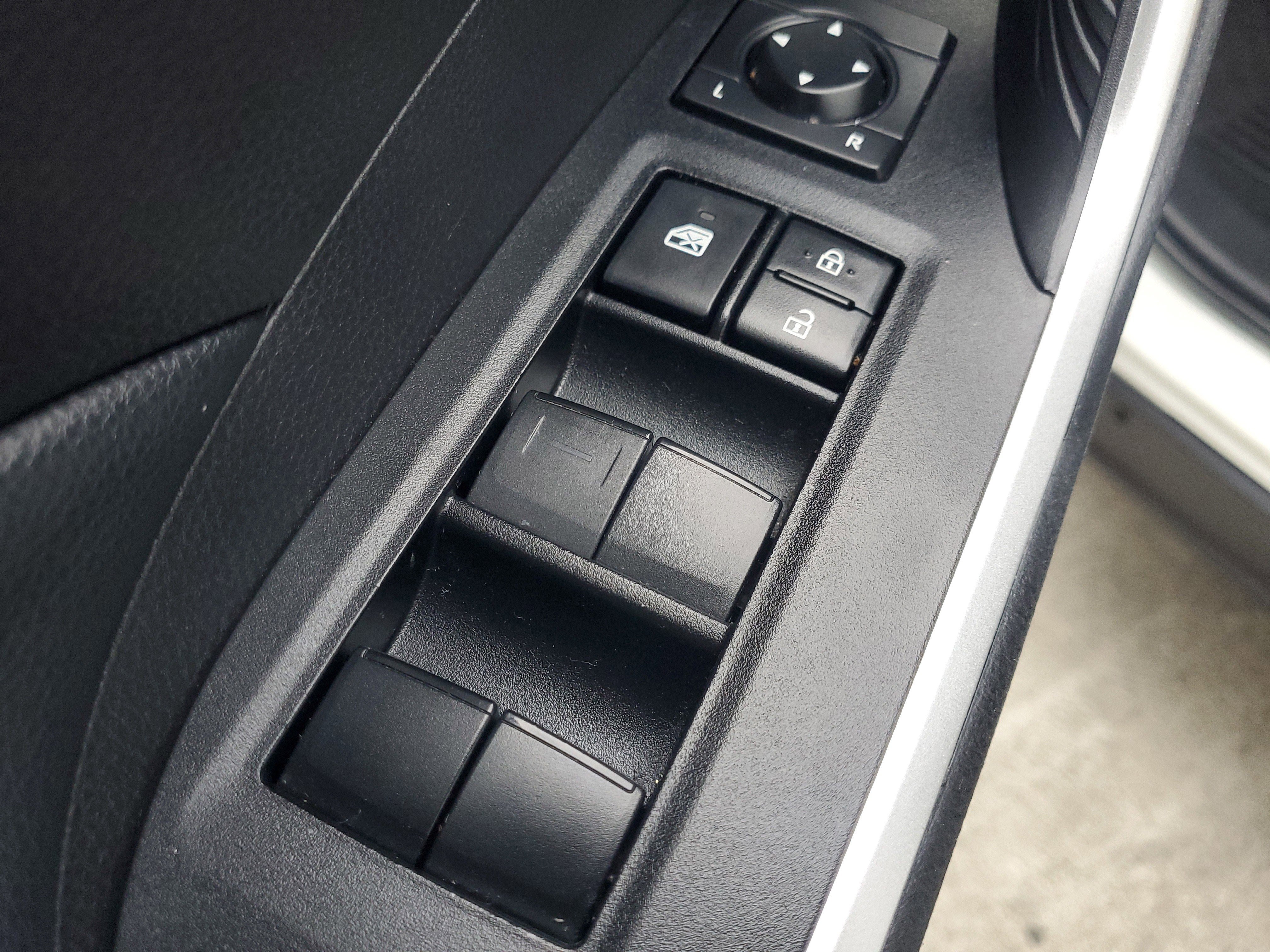 Used 2021 Toyota RAV4 LE image 18