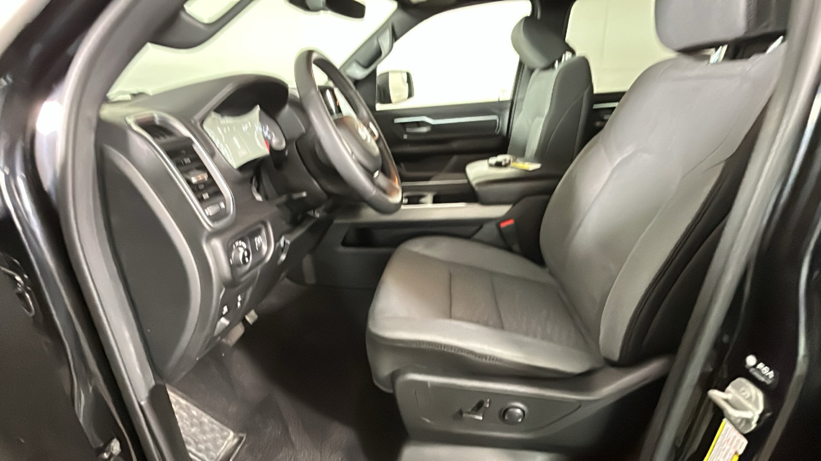 Used 2025 RAM 1500 Big Horn AWD/4WD image 14
