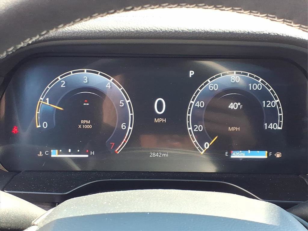 Used 2025 Jeep Grand Cherokee Limited w/ Luxury Tech Group II image 32