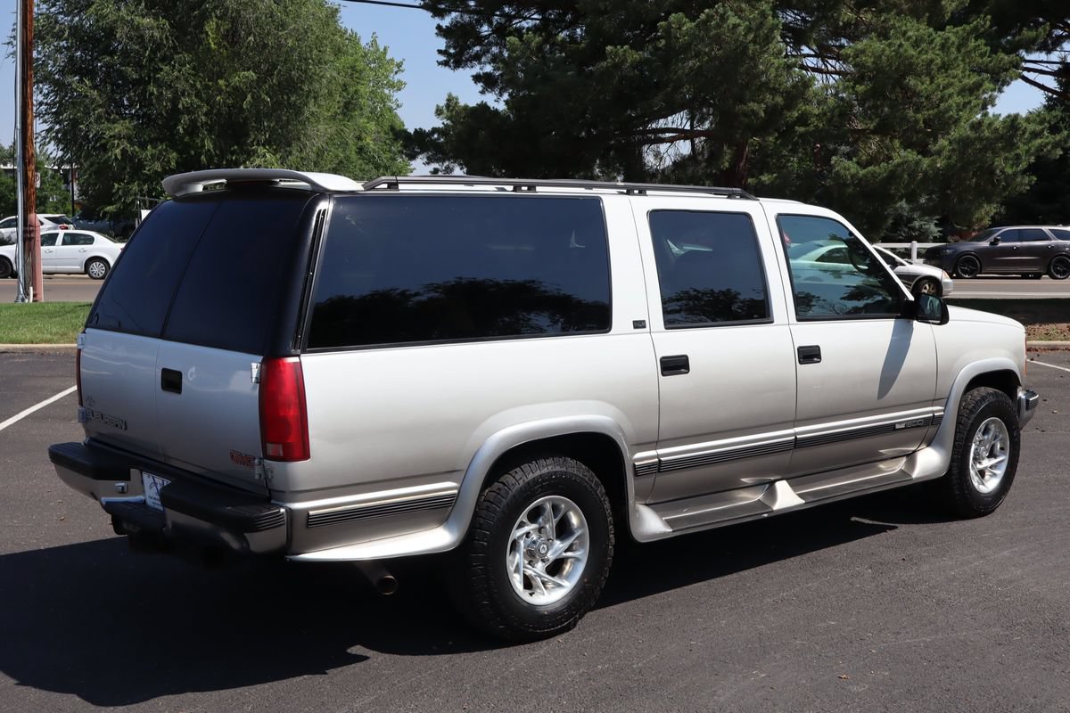 Used 1999 GMC Suburban 4WD w/ Convenience Group image 4