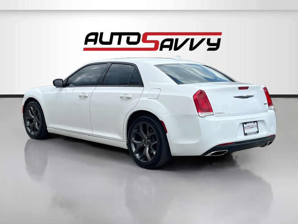 Used 2022 Chrysler 300 Touring w/ Sport Appearance Package RWD image 5