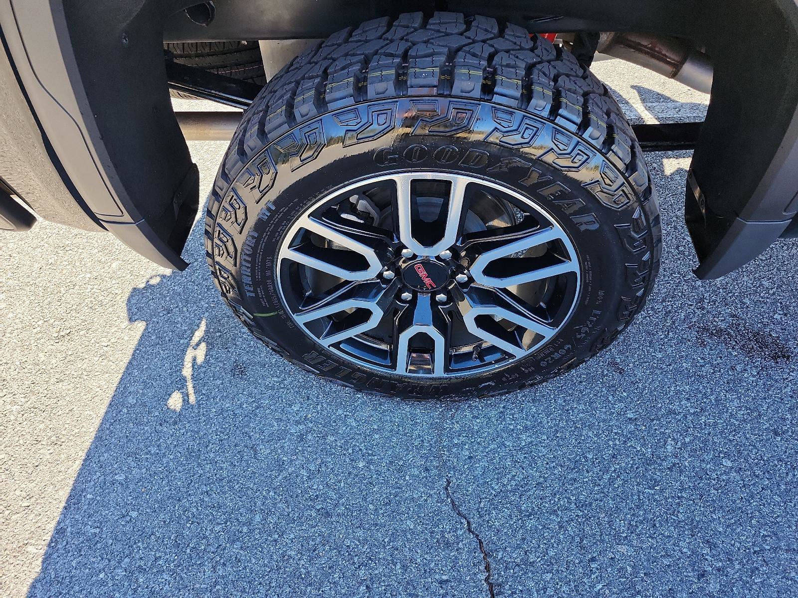 Used 2024 GMC Sierra 1500 AT4 w/ Technology Package image 6