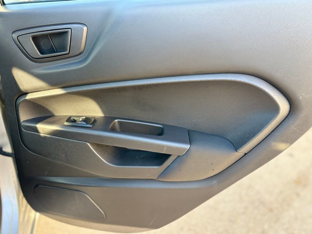 Used 2012 Ford Fiesta SES image 14
