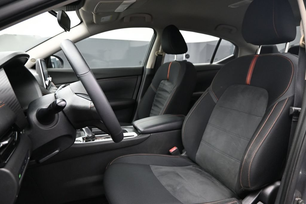 Used 2023 Nissan Sentra SR w/ Midnight Edition Package FWD image 19
