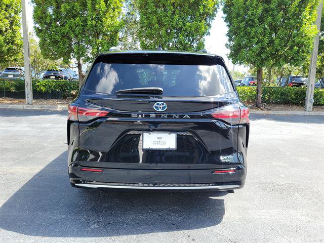 Used 2023 Toyota Sienna Limited FWD image 21