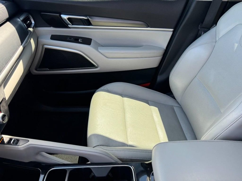 Used 2020 Kia Telluride S w/ S 8 Passenger Seating Package AWD/4WD image 14